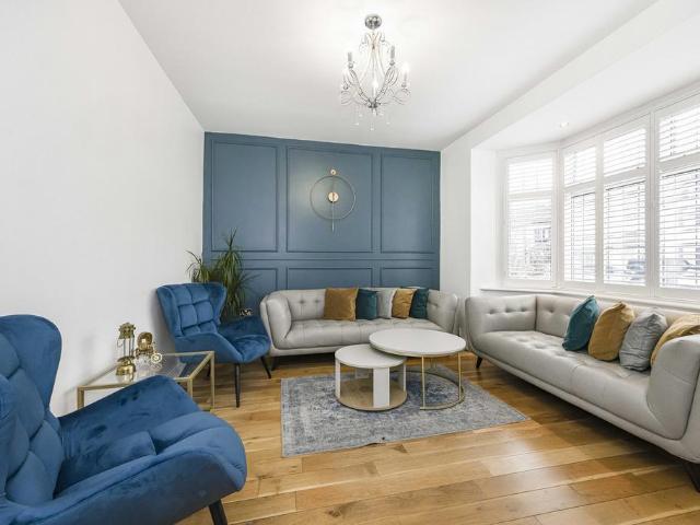 House for sale in Newbury Park, Greater London