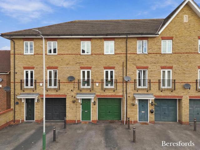 House for sale in Gallows Corner, Greater London
