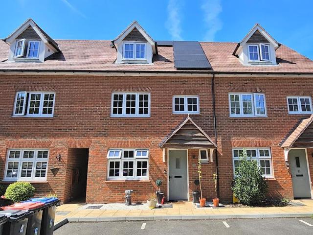 House for sale in Herne and Broomfield, The Bridge