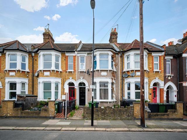 House for sale in London Borough of Lewisham, Ladywell