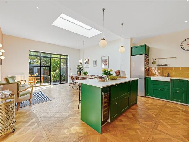 House for sale in Brondesbury Park, Greater London