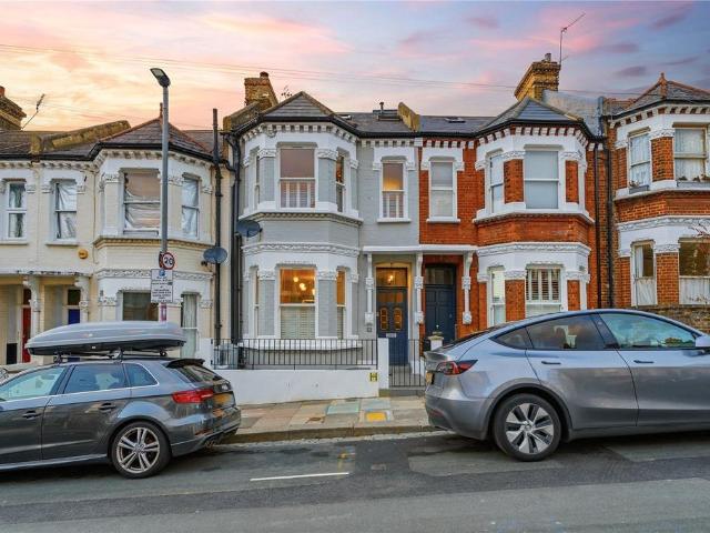 House for sale in Clapham Junction, Greater London