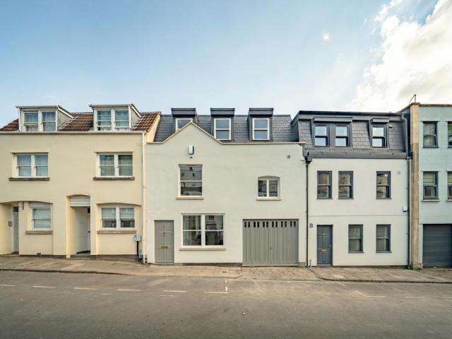 House for sale in Hotwells, Feckenham