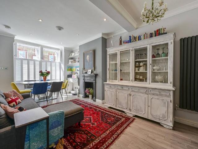 House for sale in Earlsfield, Greater London