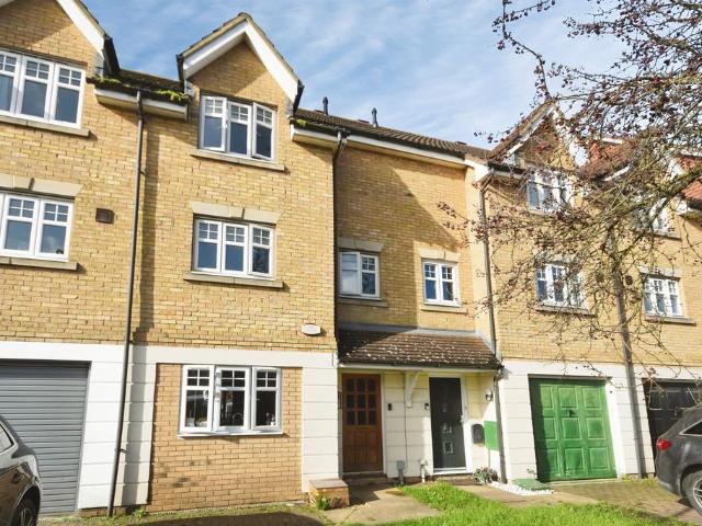 House for sale in Harold Wood, Greater London
