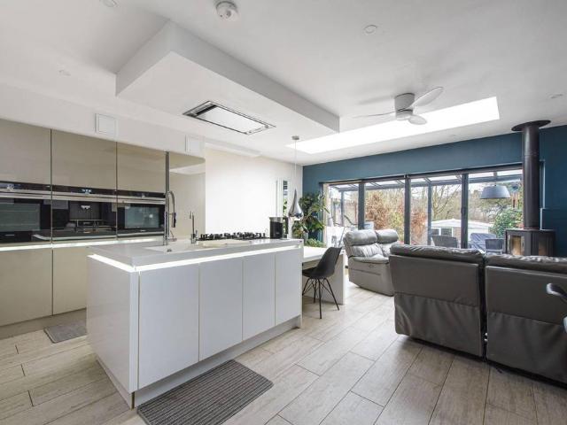 House for sale in Kingsbury, Greater London