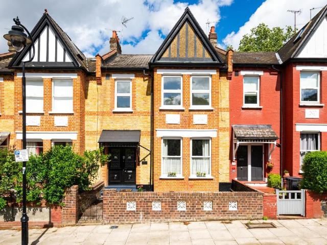 House for sale in Stroud Green, Greater London