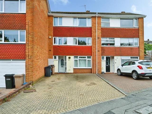 House for sale in Spring Park, Luton