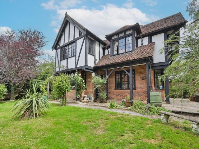 House for sale in Watford Heath, North Watford