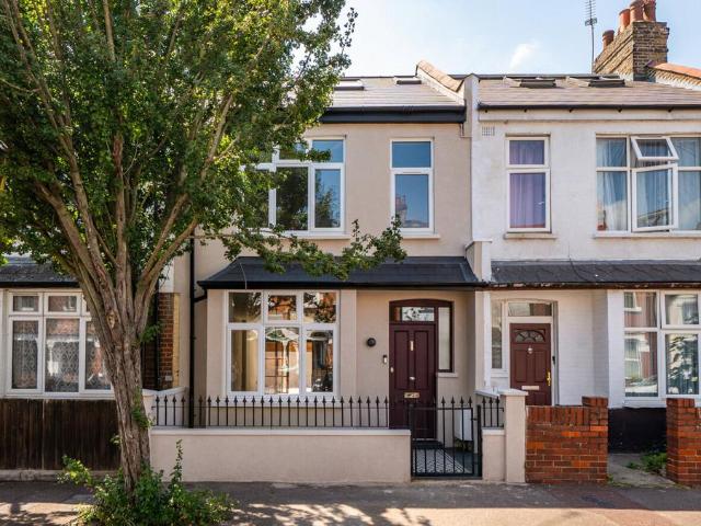 House for sale in Shepherd's Bush, Greater London