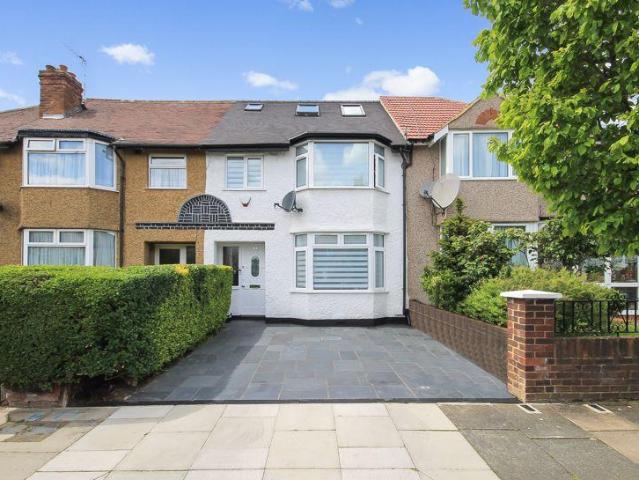 House for sale in London Borough of Ealing, Greenford