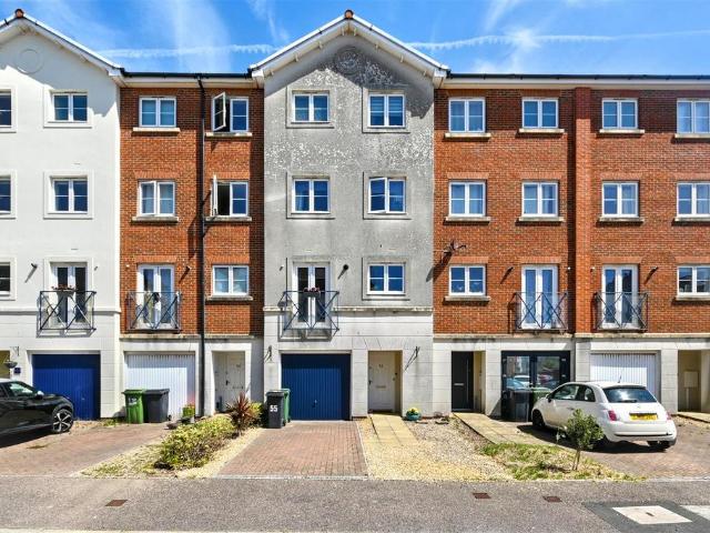 House for sale in Sovereign Harbour, Eastbourne