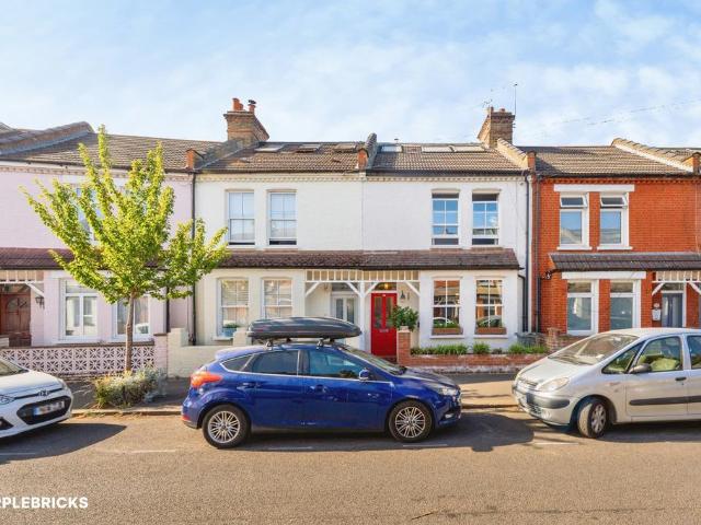 House for sale in London Borough of Hounslow, Strand
