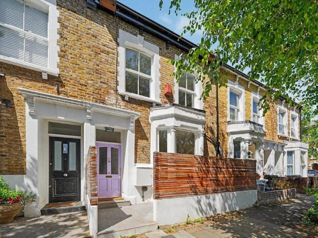 House for sale in Stoke Newington, Greater London