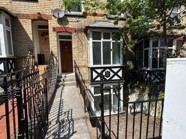 House for sale in Farley Hill, Spring Park
