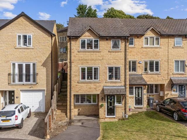 House for sale in Rastrick, West Yorkshire