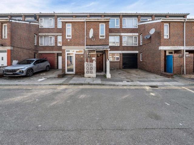 House for sale in East Greenwich, Greater London