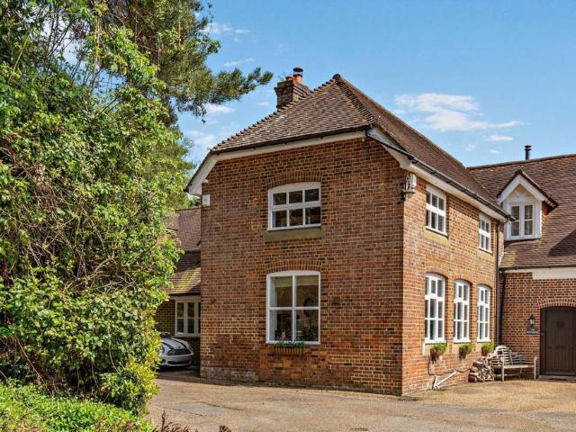 House for sale in Littlecote, West Sussex