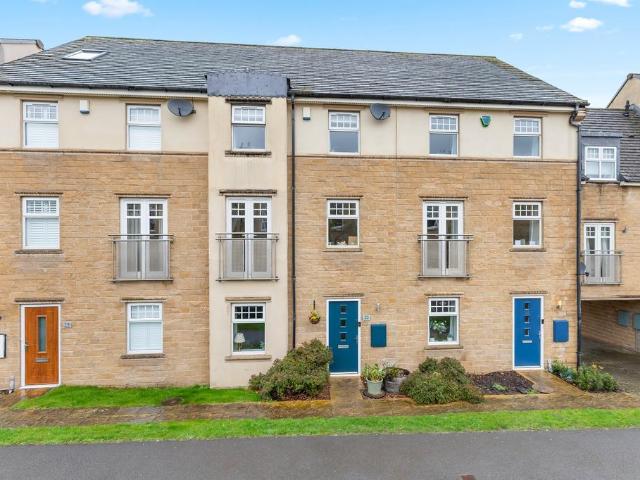 House for sale in Tranmere Park, West Yorkshire