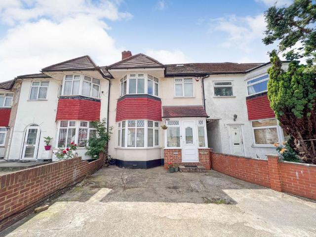 House for sale in South Stanmore, Greater London