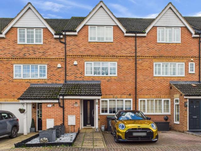 House for sale in Batchworth, Hertfordshire