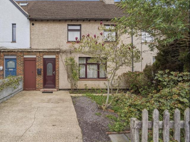 House for sale in Kempton Park, Lower Halliford
