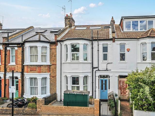 House for sale in Charlton, Greater London