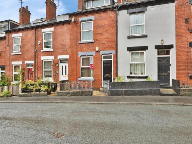 House for sale in Hyde Park, West Yorkshire