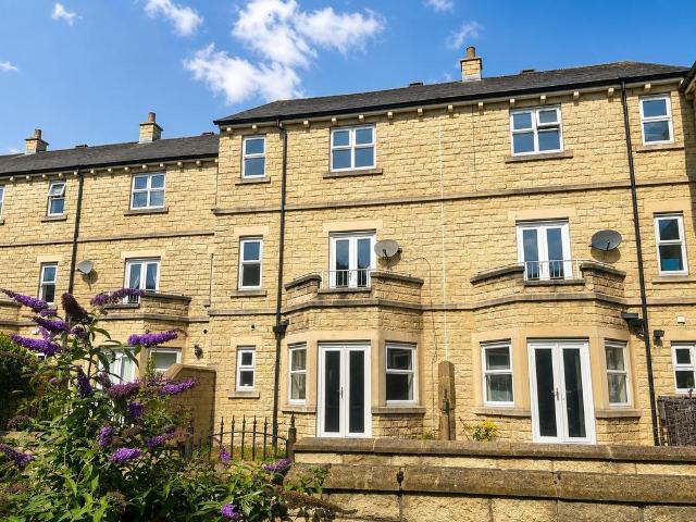 House for sale in Drighlington, Adwalton