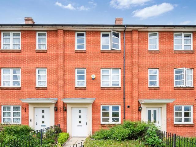 House for sale in London Borough of Merton, Mitcham