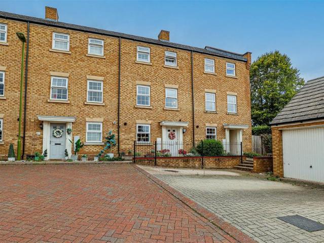 House for sale in Corner Hall, Dacorum