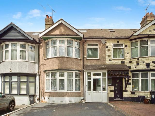 House for sale in Chapel End, Highams Park