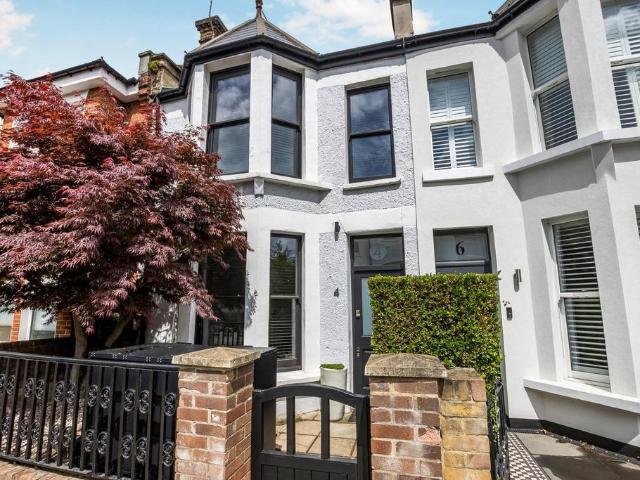 House for sale in Finchley, Greater London