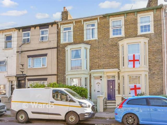 House for sale in Sheerness, Oad Street