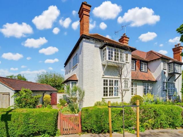 House for sale in London Borough of Ealing, Perivale