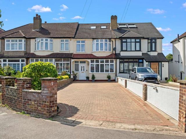 House for sale in Stoneleigh, Ewell