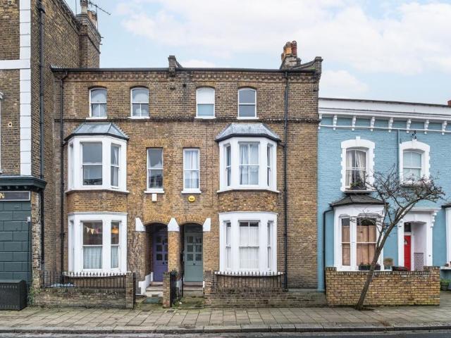 House for sale in Stoke Newington, Greater London