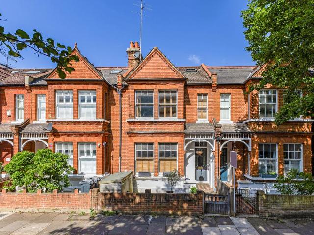 House for sale in London Borough of Hounslow, Strand