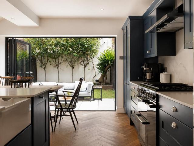 House for sale in Cricklewood, Greater London