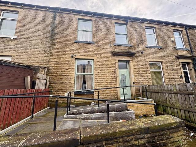 House for sale in Elland, West Yorkshire