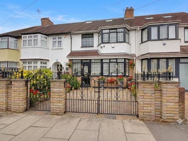House for sale in Ponders End, Greater London