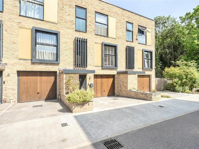 House for sale in Denham