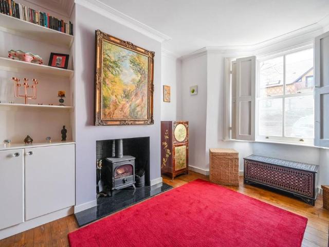 House for sale in Old Ford, Mile End