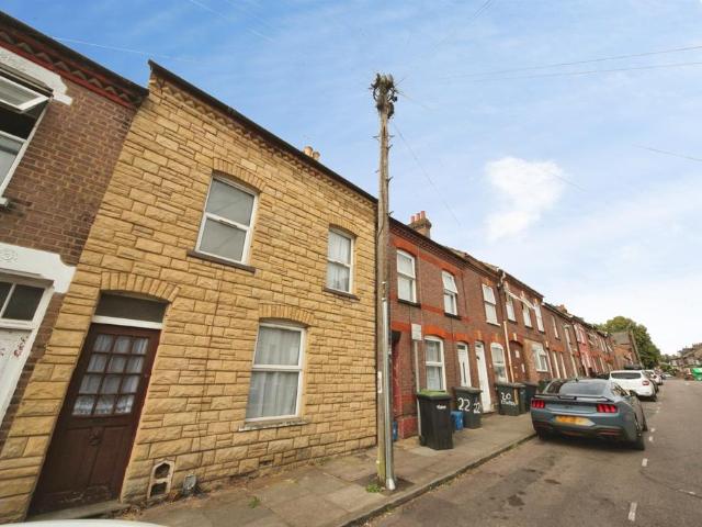 House for sale in Spring Park, Luton