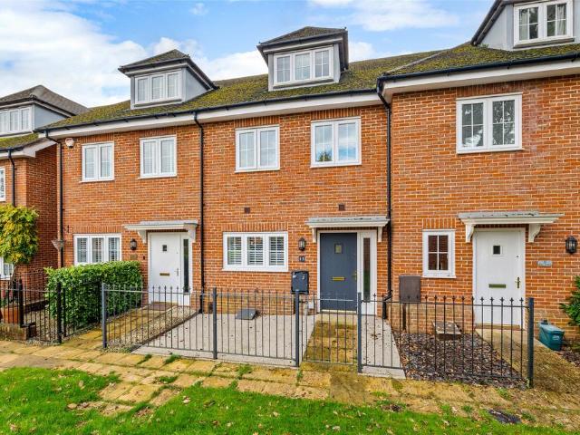 House for sale in Oxted, Hillview