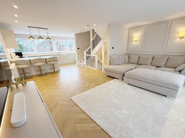 House for sale in Cheadle Hulme, Greater Manchester
