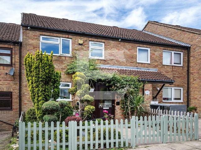 House for sale in Mill Hill, Greater London