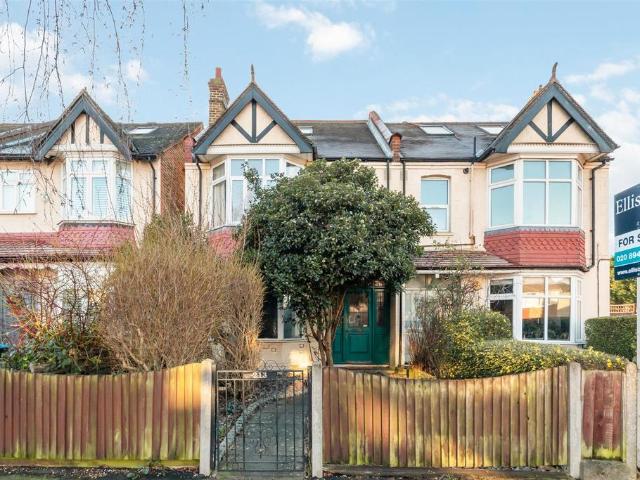 House for sale in Motspur Park, West Barnes