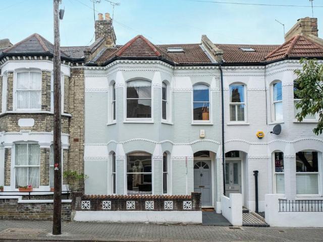 House for sale in Clapham Junction, Greater London
