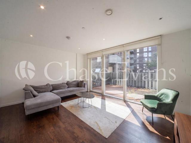 House for sale in London Borough of Lewisham, New Cross